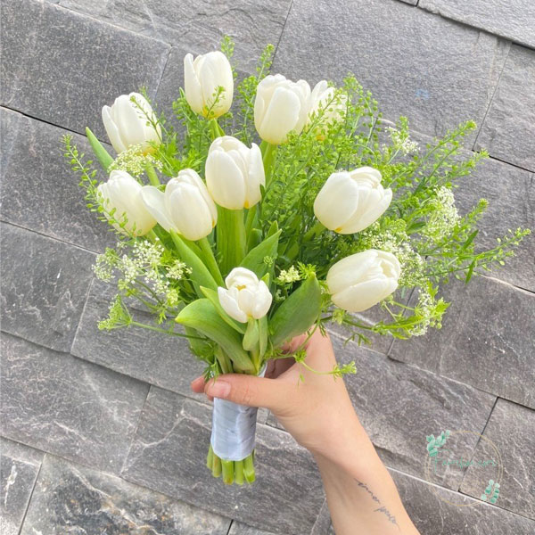 bo-hoa-cuoi-tulip-trang-loi-the-nguyen