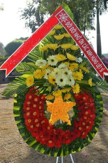 vong-hoa-vieng-nghia-trang-liet-si
