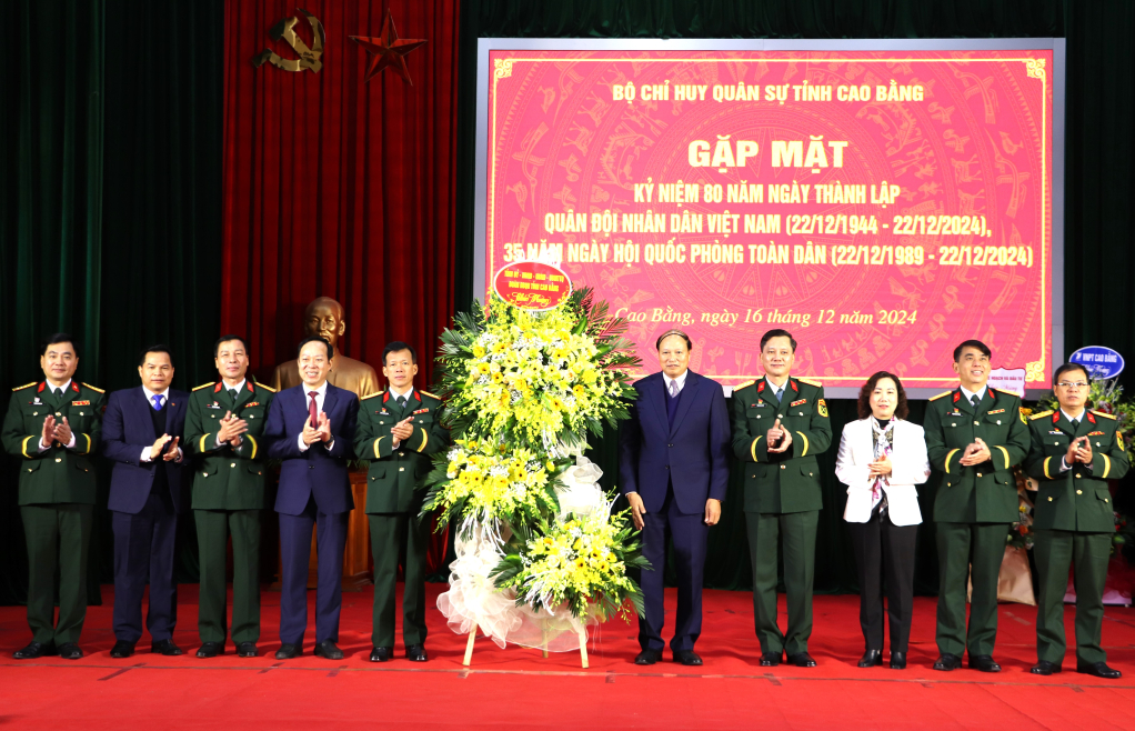 hoa-chuc-mung-ngay-thanh-lap-quan-doi-nhan-dan-viet-nam-2212