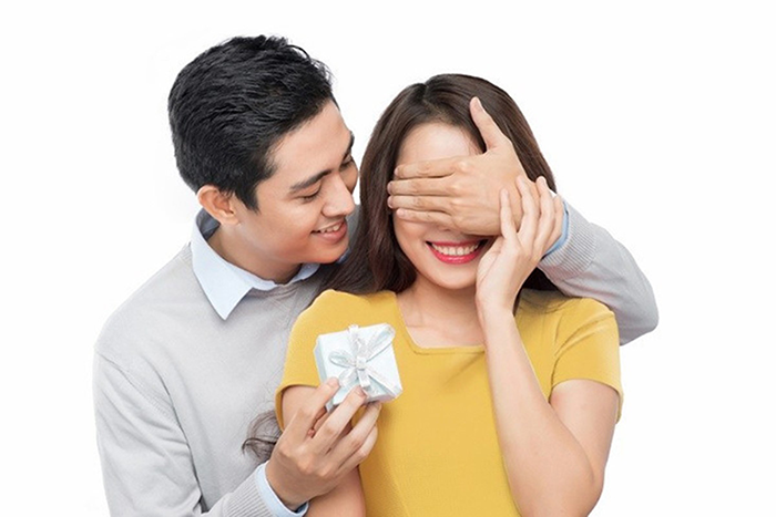 Gợi Ý 6 Món Quà Valentine Cho Vợ Thiết Thực & Lãng Mạn Nhất qua-valentine-cho-vo